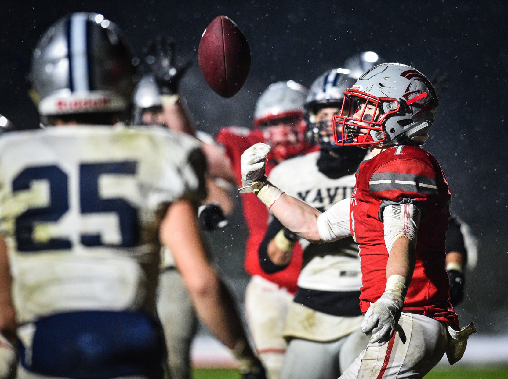 110119-qct-spt-ns-xavier-fball-051a.jpg